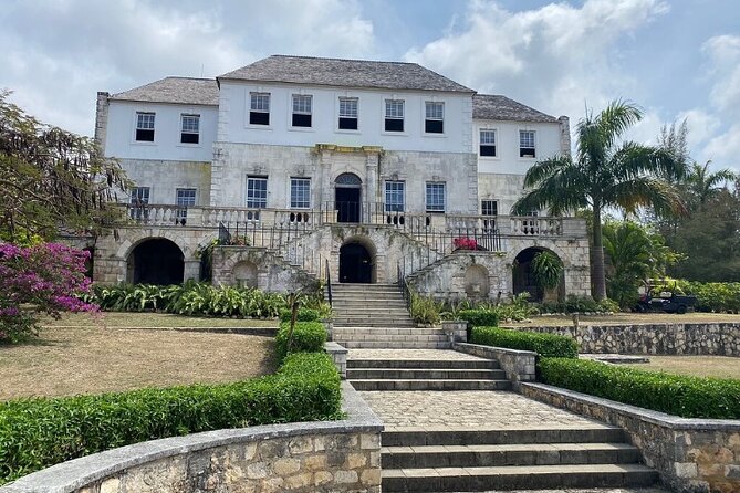Sightseen tour and Souvenir shopping with private transportation in Montego Bay - Why this private Montego Bay outing works well