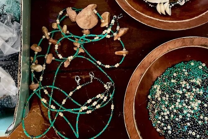 Souvenirs workshop A Mi Mek It! in Montego Bay Jamaica (FR & EN) - Why the location works well in Montego Bay