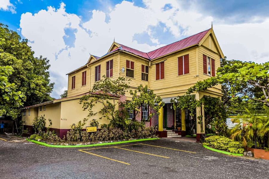 St. Ann: Bob Marley Nine Mile Tour from Ocho Rios - The private drive from Ocho Rios