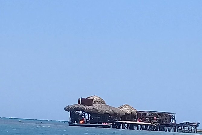 YS Falls & Pelican Bar Tour - Floyd’s Pelican Bar: memorable setting, limited activities